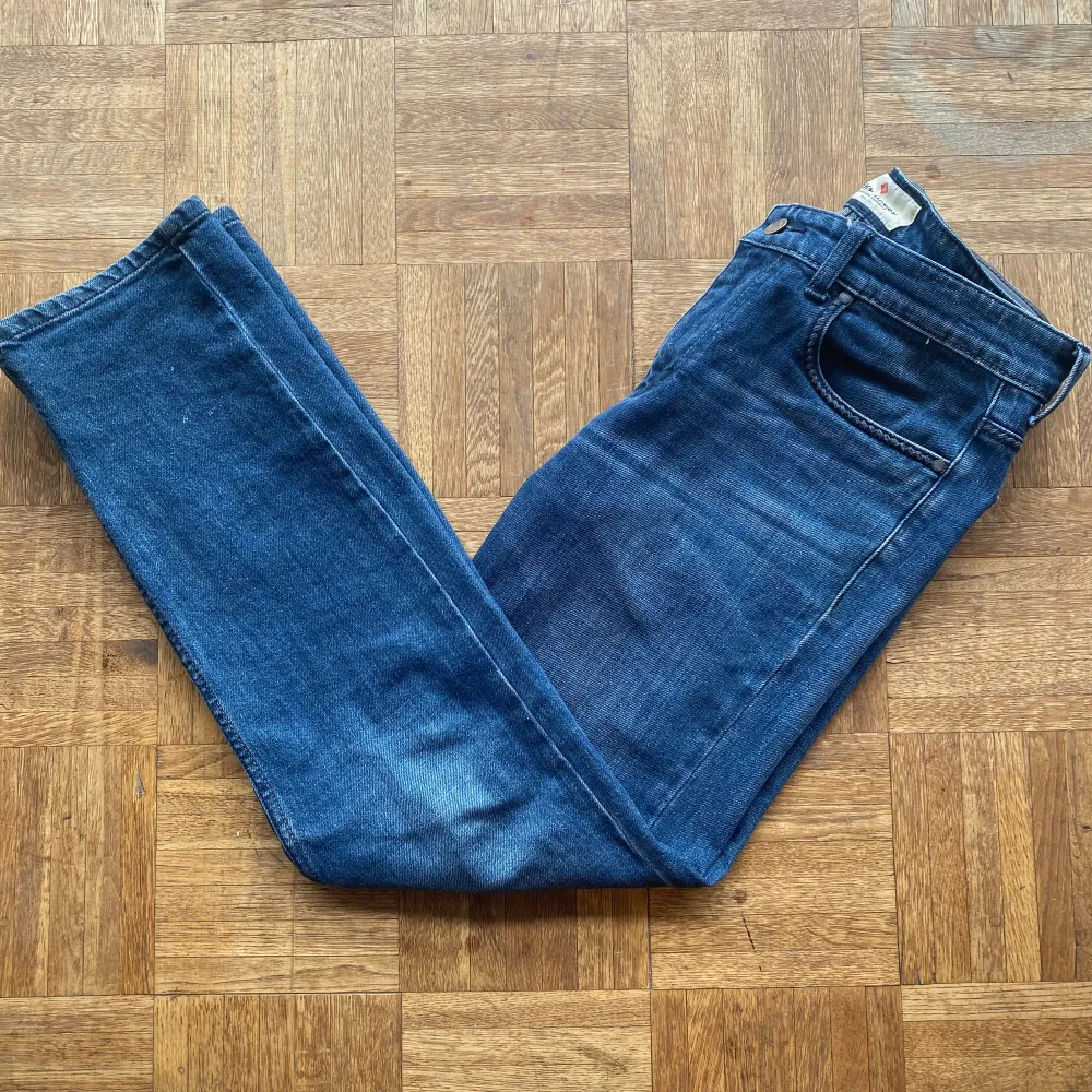 Tjena! Säljer ett par feta slim/ straight jeans från John Henry. De passa dig som är runt 170-175. 😀. Jeans & Byxor.