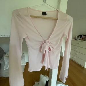 Blus från gina - Storlek xxs och i nyskick! Passar även större storlekar då den är rätt stretchig❣️