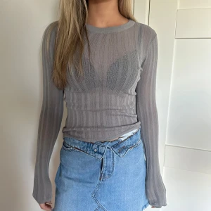 Ribbad tröja - Säljer denna superfina festtoppen från zara som är i superfint skick!🩷 