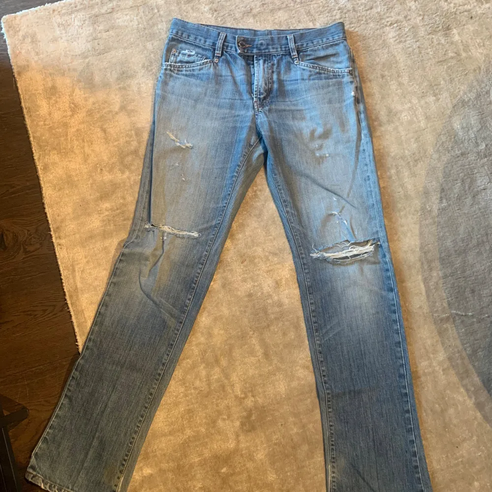 Säljer mina älskade Prada jeans!! . Farkut & Housut.