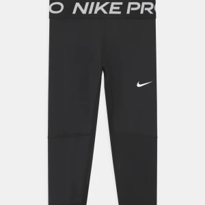 Träningstights - Svarta Träningstights från Nike, storlek 146/158🩷