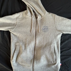 Tröja  - En tröja från Wellford som är i väldigt bra skick och skön