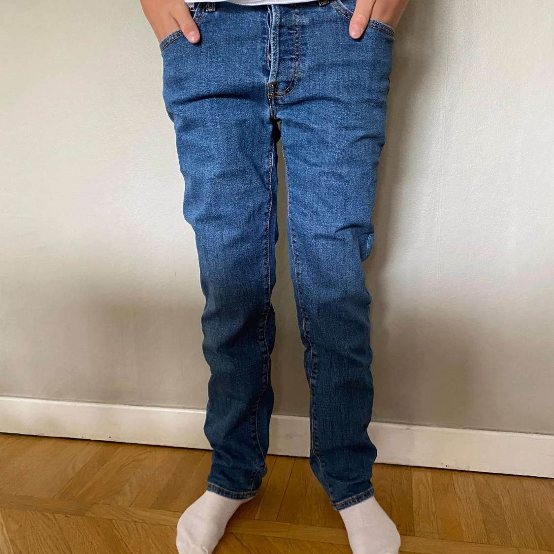 Mörk blåa jeans 