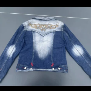 Crazy age - Crazy age jacka! Köpt secondhand men va tyvärr för liten! 