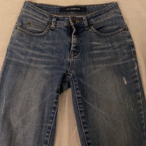 Vintage low wasit jeans - Säljer nu mina jätte fina low waist jeans köpta på plick för 300kr🩷 som säljs inte längre och säljer för har massa jeans och dessa kommer inte till användnig skulle inte säga att dom är bootcut men dom är absolut inte Skinny💕 jätte söta med fina fic