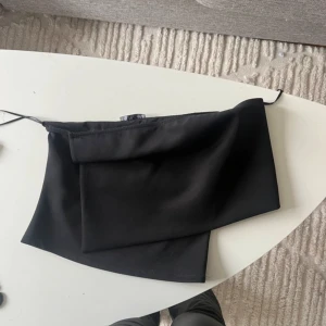 Svart Festtopp  - Snygg svart Festtopp från zara i storlek S