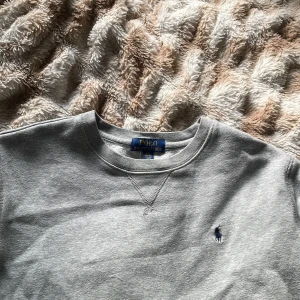 Ralph lauren swearshirt  - Säljer min Ralph lauren swearshirt då ddn inye kommer till användning❤️❤️storlek 160❤️❤️pris kan diskuteras 