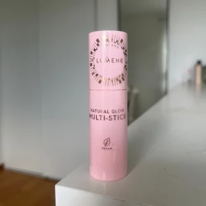 Lumene - Lumene multi glow stick som är helt ny och aldrig använd🤍💕Orginalpris: 289kr, säljer för 100kr pris kan diskuteras