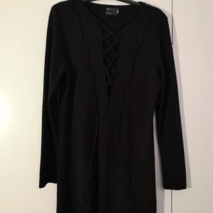 Asos Design Curve - Svart stickad klänning. Storlek: 46