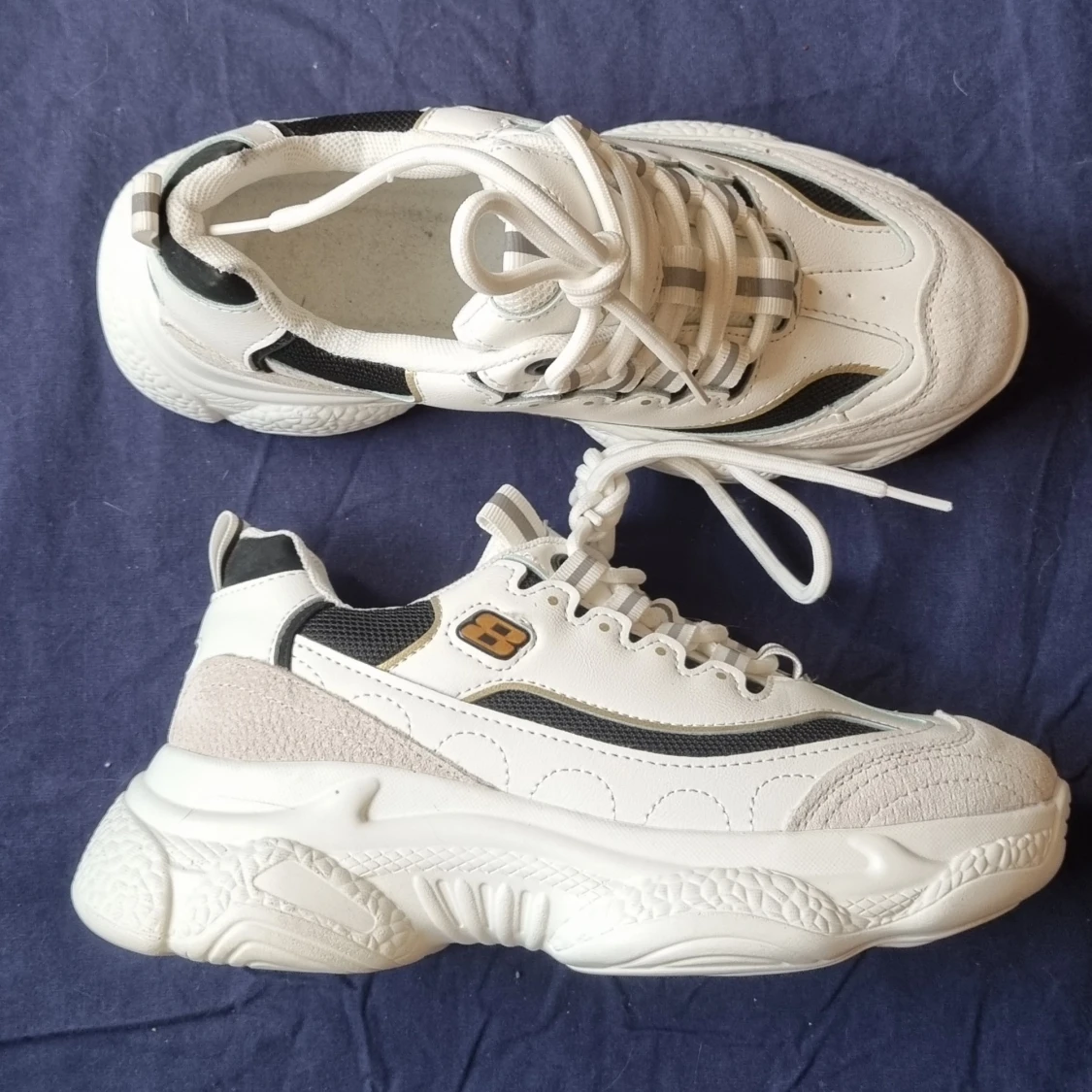 Oanvänt sneakers vita - 90