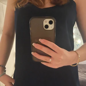 Linne - Köpt begagnad men bara använd en gång av mig då det är lite stort💞