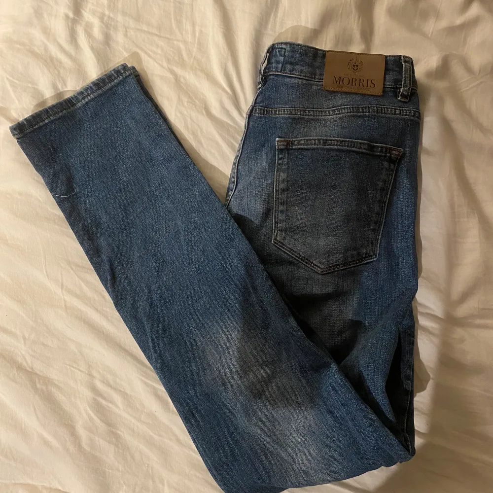Tjo! Säljer nu dessa riktigt snygga slim fit Morris jeansen til riktigt bra pris. Nästan aldrig använda så inga defekter.. Jeans & Byxor.