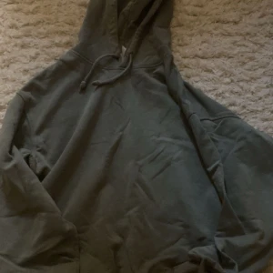 Hoodie - Säljer denna super snygga hoodien, då den inte kommer till någon användning. Varan är väl använd, men varan har inga defekter. Köp via köp nu 🩷