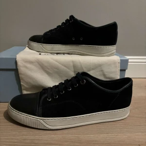 Lanvins skor - Vi säljer just nu dessa otroligt snygga lanvins i galet bra skick! Allt og följs med och pris kan absolut diskuteras. Hör av er vid minsta fundering!