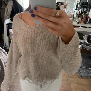 Urringad tröja - Beige urringad tröja från Veromoda🤎🤎