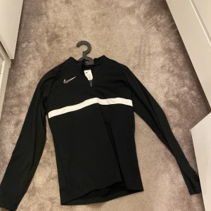 Nike - Super skön tränings kofta i ett perfekt skick. 