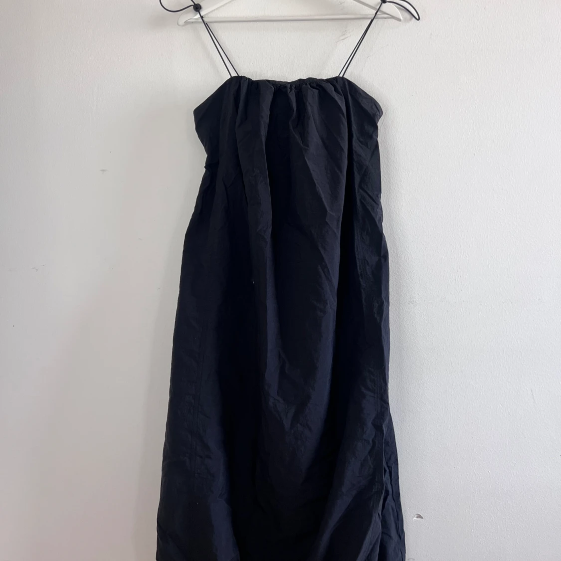 svart ballongklänning