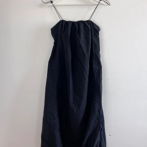 svart ballongklänning - aldrig använd, har prislapp kvar