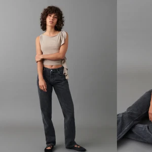 Lågmidjande jeans från Gina tricot💞 - Jättesnygga svarta/gråa raka jeans från Gina tricot i strl 36, lågmidjade. Passar mig som är 165 cm💞
