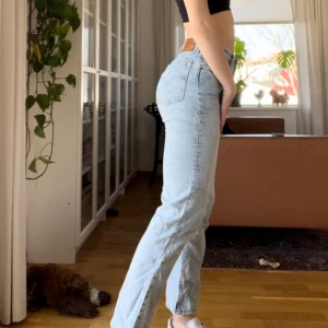 Jeans - Levis 501 jeans, jag har strl S och är 165 lång