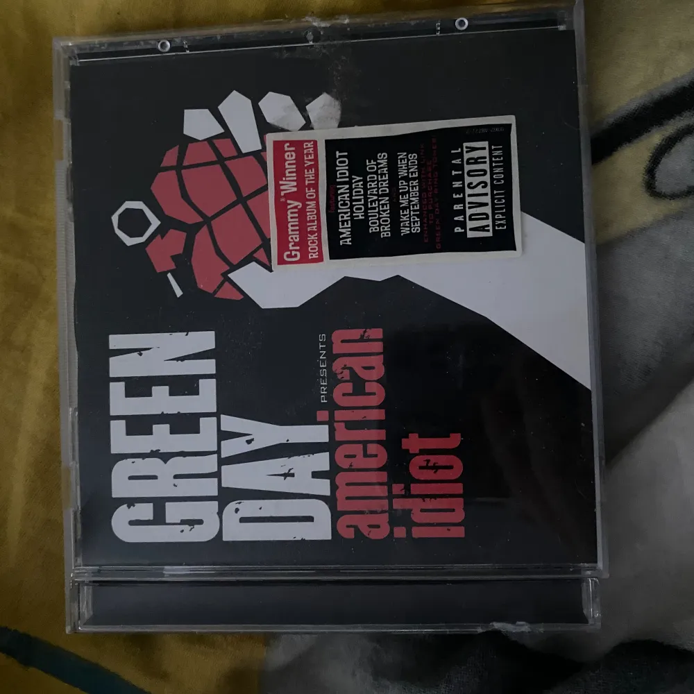 green day cd skriva, fått ev en kompis som köpt i butik, aldrig använd och i gott skick.. Accessoarer.