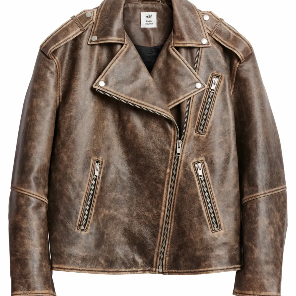 H&M Studio Collection Ss23 Worn in oversized biker jacket 100% leather Nypris 2499:- . Jackor.