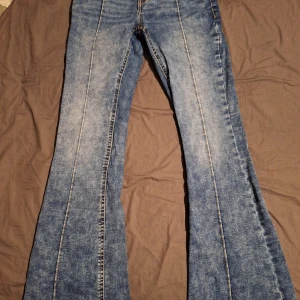 Jeans till tösen - Jätte snygga jeans som är använda ett fåtal ggr. 