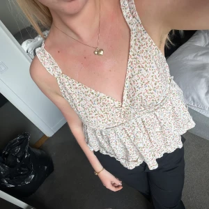 Gulligt linne - Gulligt linne med fina detaljer inte använt