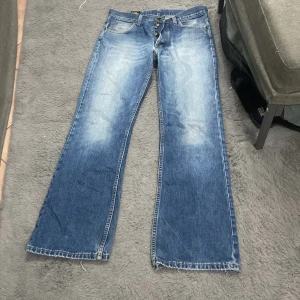 Lee jeans i storlek w34 l32 - Säljer dessa Lee jeans då dom tyvärr är för stora på mig