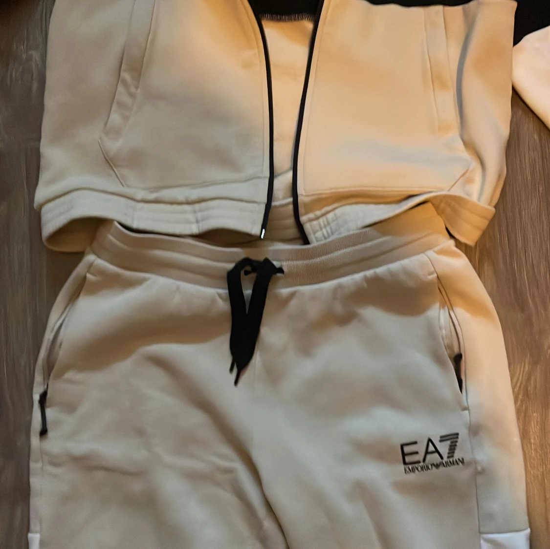 Armani  tröja och byxa - 92