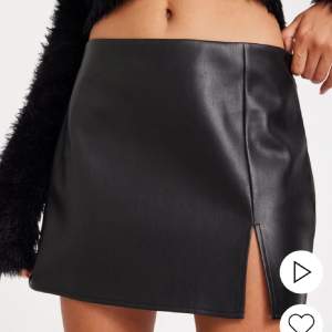Säljer en oanvänd kjol ifrån Nelly eftersom den är för stor för mig💓prislappen är kvar och den är endast testad💓ord pris 399kr och helt slutsåld på Nelly💓kom privat för fler bilder eller om du har några frågor💓priset går att diskuteras💓lägger ut igen
