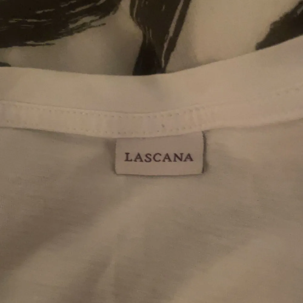 Jättefin tröja från Lascana som inte kommer till användning. Aldrig använd!. T-shirts.