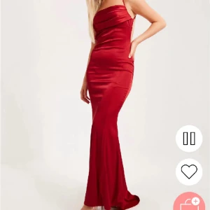 Balklänning - Röd balklänning oanvänd!