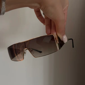 Solglasögon  - Jätte balla solglasögon från shein. 