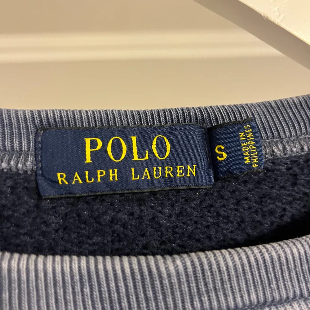 Tja! Säljer nu denna feta sweater från Ralph Lauren i vädligt fint skick! Bara att höra av er vid ytterligare funderingar!. Tröjor & Koftor.