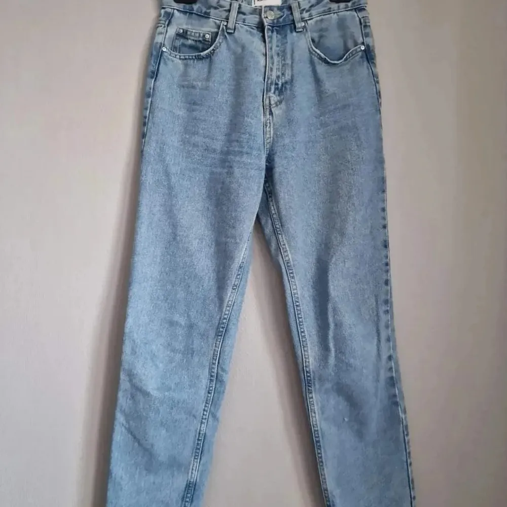 Högmidjade jeans från Sinsay, stl 36, utan anmärkningar  . Jeans & Byxor.