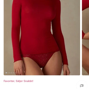 Söker intimissimi tröjor - Jag söker dom tröjorna på bilderna. Den svarta med spets kan jag även tänka mig i mörkblått. Storlek m är jag interesserad av! Hör av dig om du säljer någon av tröjorna!