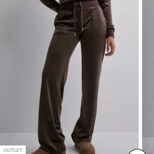 Juicy couture byxor nya - Endrast prövade, men passade inte mig. 🌷  600kr bjuder på frakten. Storlek S