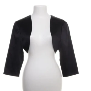 Bolero  - Säljer denna as snygga boleron köpt på Sellpy. Fint skick, inga defekter!😊