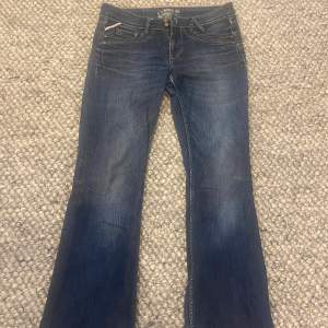 Lågmidjade snygga jeans utan defekter🌟passar dig runt 165cm!