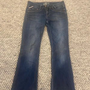 Lågmidjade jeans - Lågmidjade snygga jeans utan defekter🌟passar dig runt 165cm!