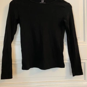 H&M tröja  - Superfin och mysig långärmad H&M tröja som är stretchig💗