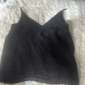 Linne topp 🩷 - Denna fina line i linne material 🤍