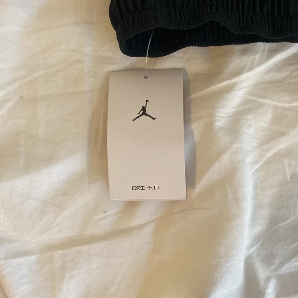 Helt nya Nike Jordan shorts  Dri-Fit, storlek L, svart&vit.. Shorts.