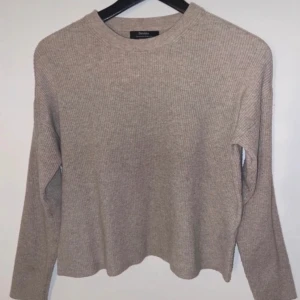 Tröja - Fin tröja från bershka, använd ett fåtal gånger storlek XS