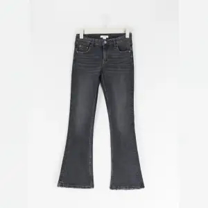 Super fina Lågmidjade jeans från Gina Young, inga märken eller skador. Passar perfekt på mig som är 156