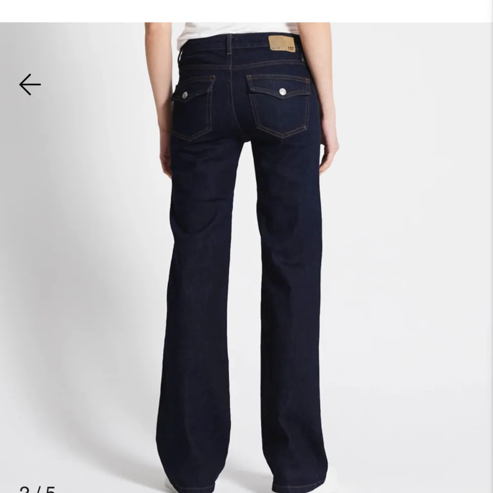 Storlek Xs short Aldrig använt bara testat dom. Kommer inte till användning då dom är lite tajt runt min midja. Skriv för fler bilder💕. Jeans & Byxor.