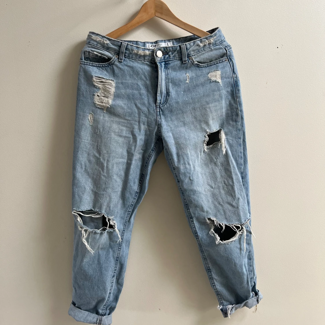 Ljusblåa jeans girlfriend fit