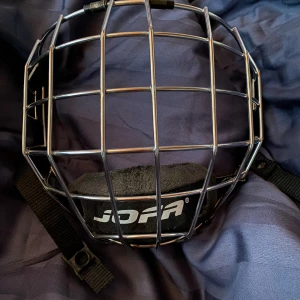 Kromat Jofagaller  - Säljer nu mitt Jofagaller då det inte kommer till användning längre, jättefint skick och ingen som helst rost på gallret. Passar storlek S/M Pris kan diskuteras!