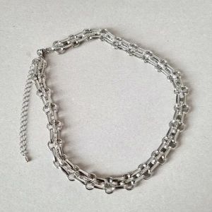 Halsband  - Halsband.Ny. Längd:38cm+5. Material:zinklegeringar 